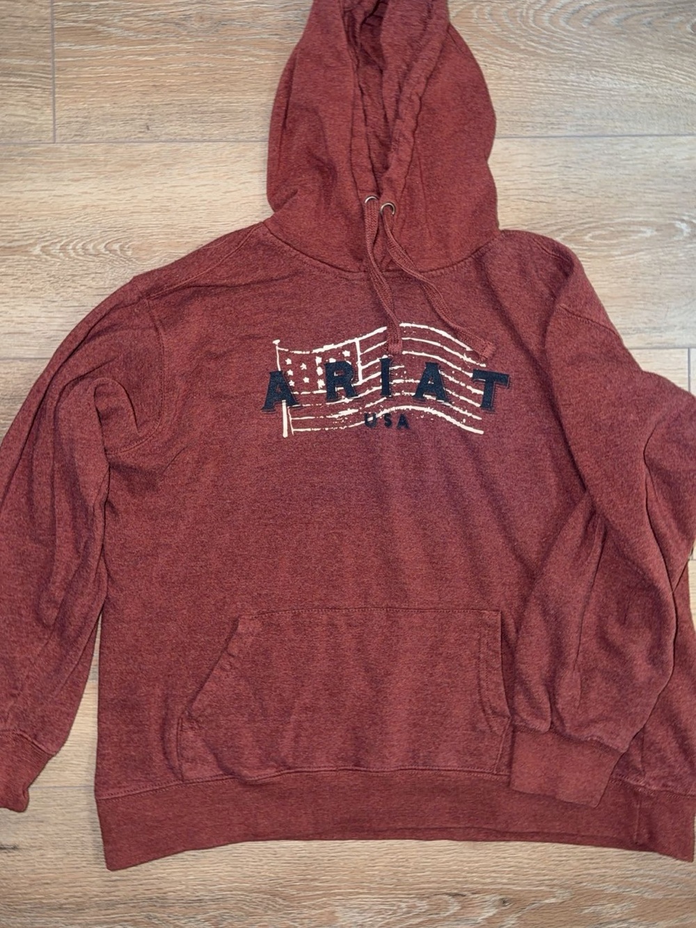 Ariat Women’s Large USA Flag Logo Pullover Hoodie Burgundy